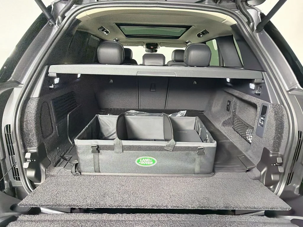 New 2026 Eiger Grey Land Rover SE image 28