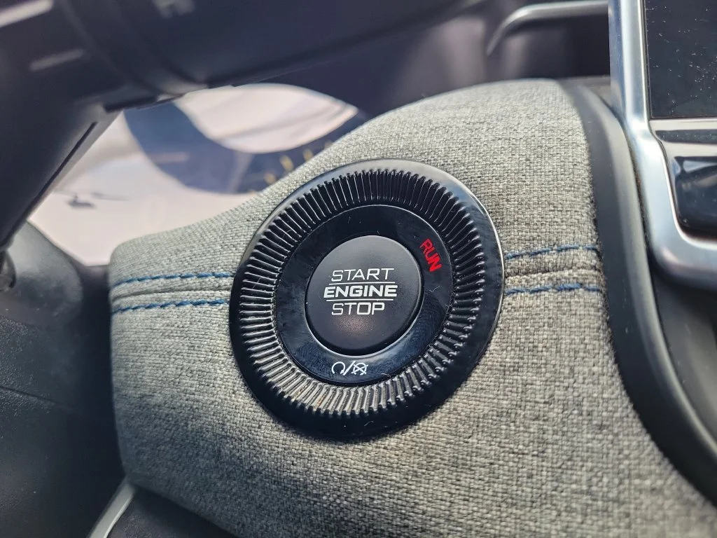 Used 2022 White Jeep Latitude image 40