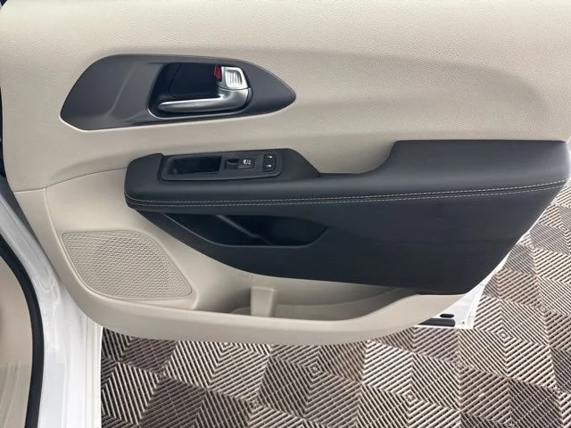 Used 2023 White Chrysler Touring L image 17