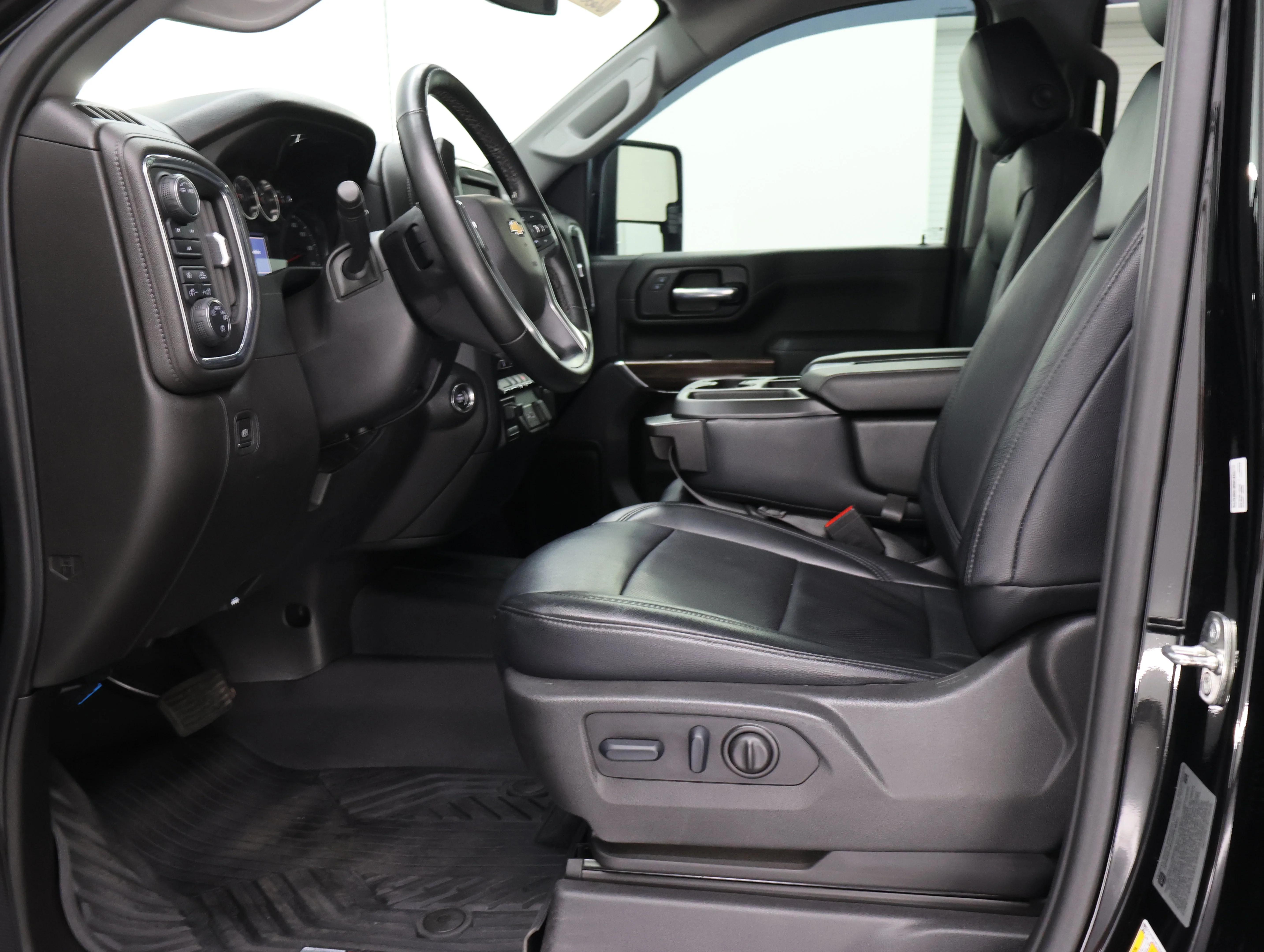 Used 2023 Black Chevrolet LT image 8