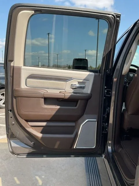 New 2026 Granite Crystal Metallic Clear-Coat Exterior Paint RAM Laramie image 12