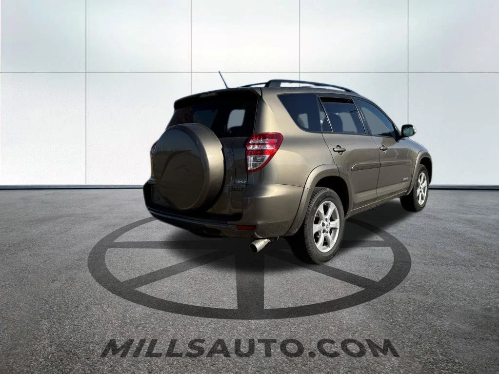 Used 2010  Toyota Limited image 4