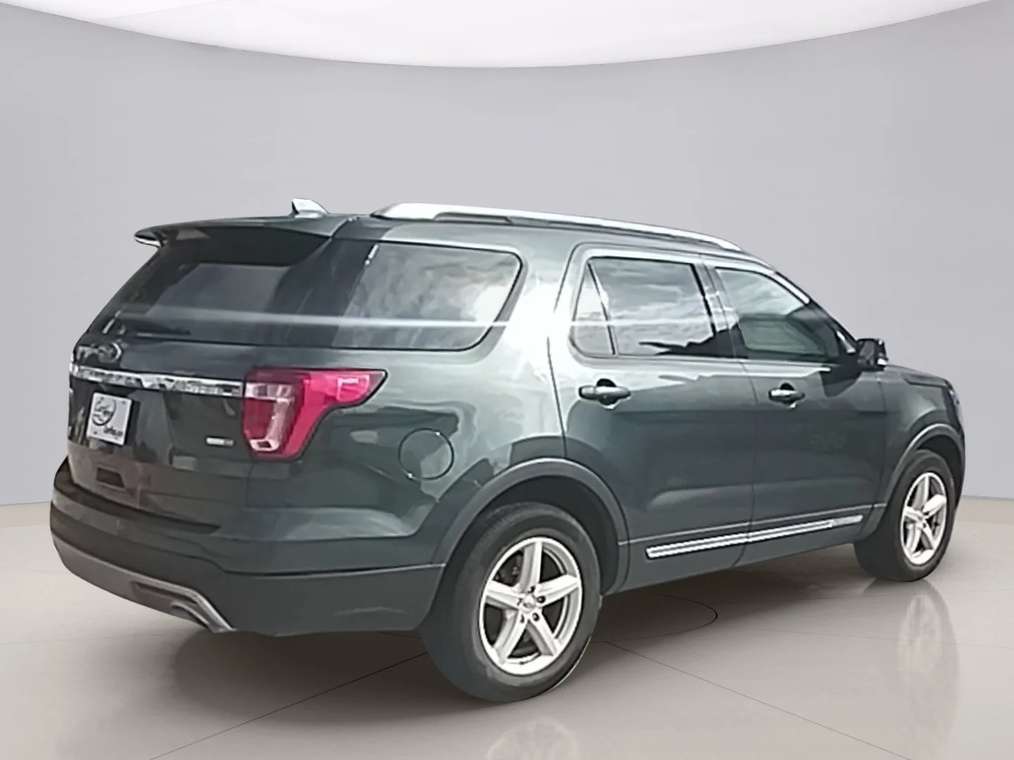 Used 2016 Gray Ford XLT image 5