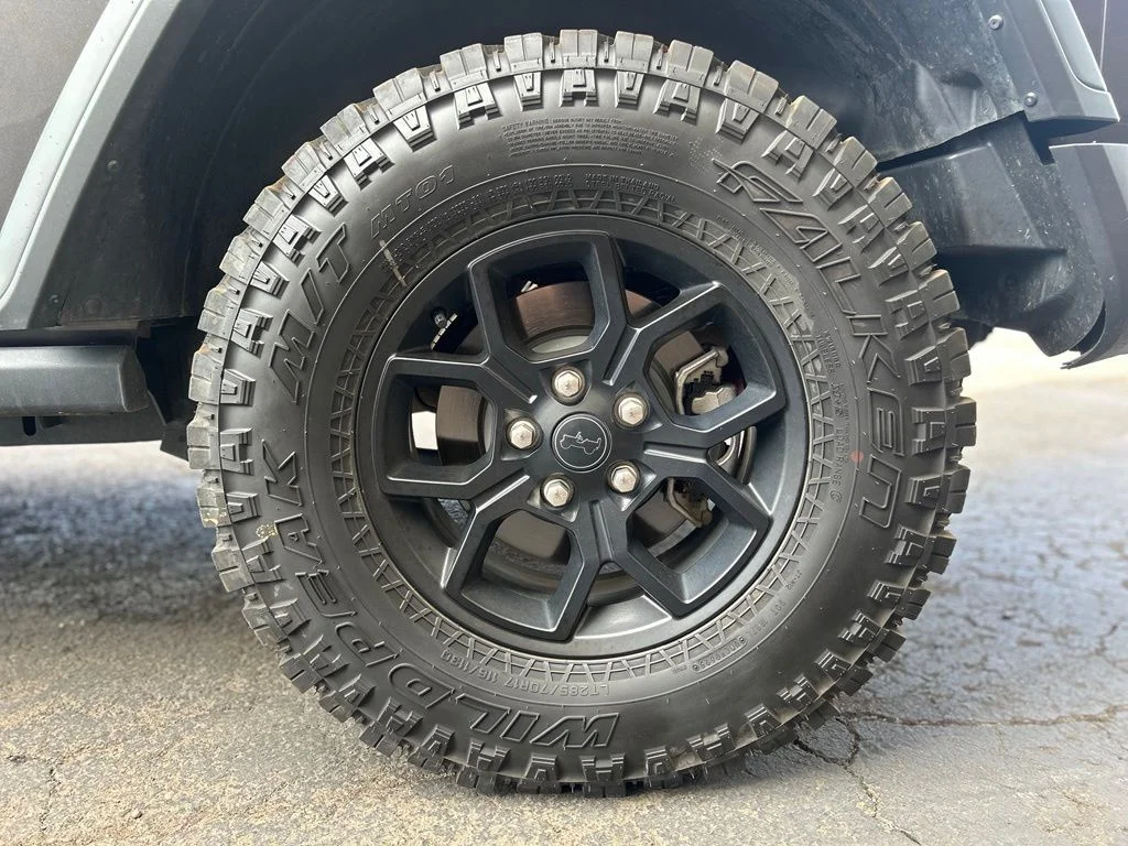 Used 2018 Crystal Metallic Jeep Unlimited Rubicon image 9