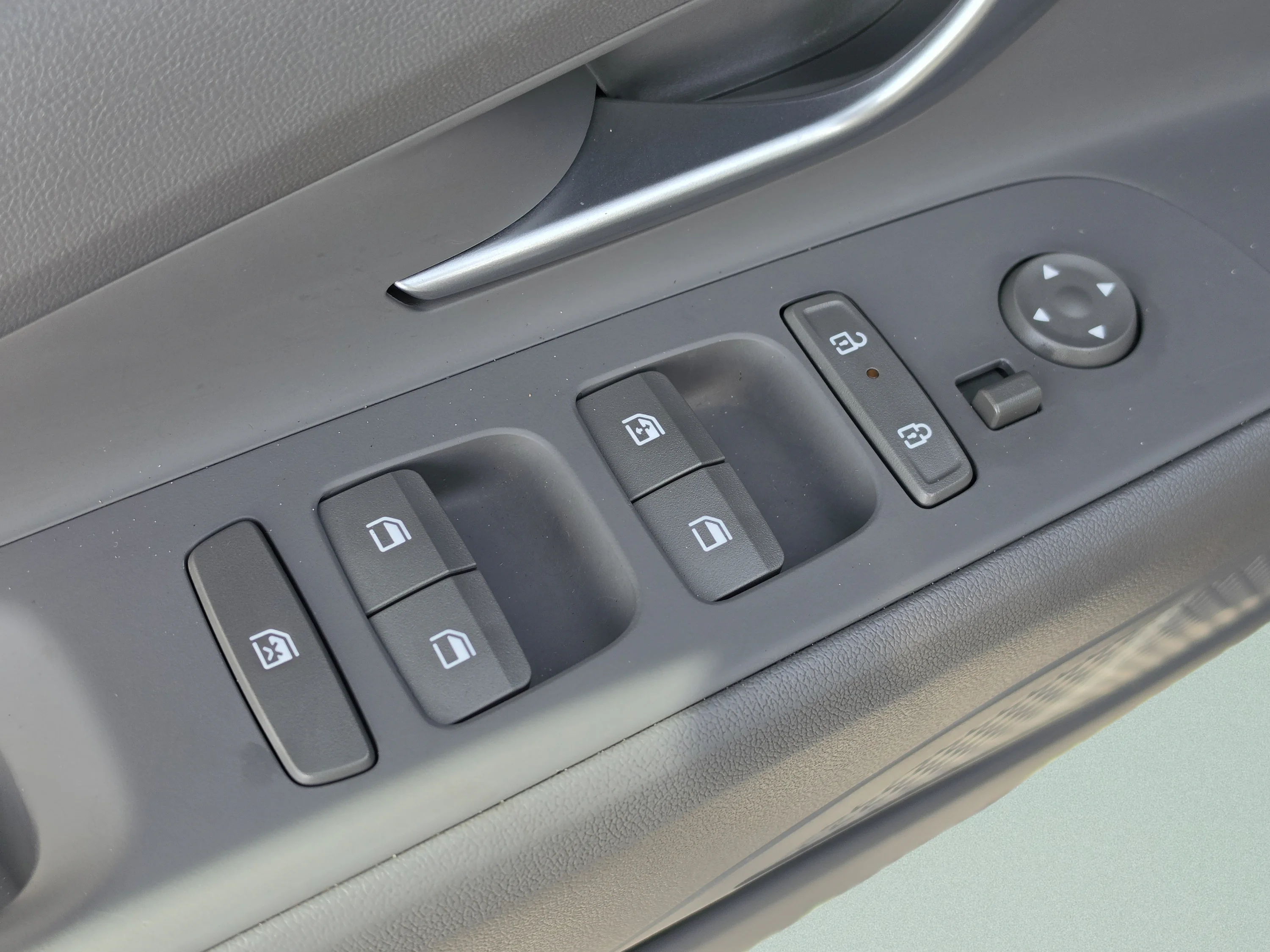 Used 2025 Ecotronic Gray Hyundai SEL Convenience image 22
