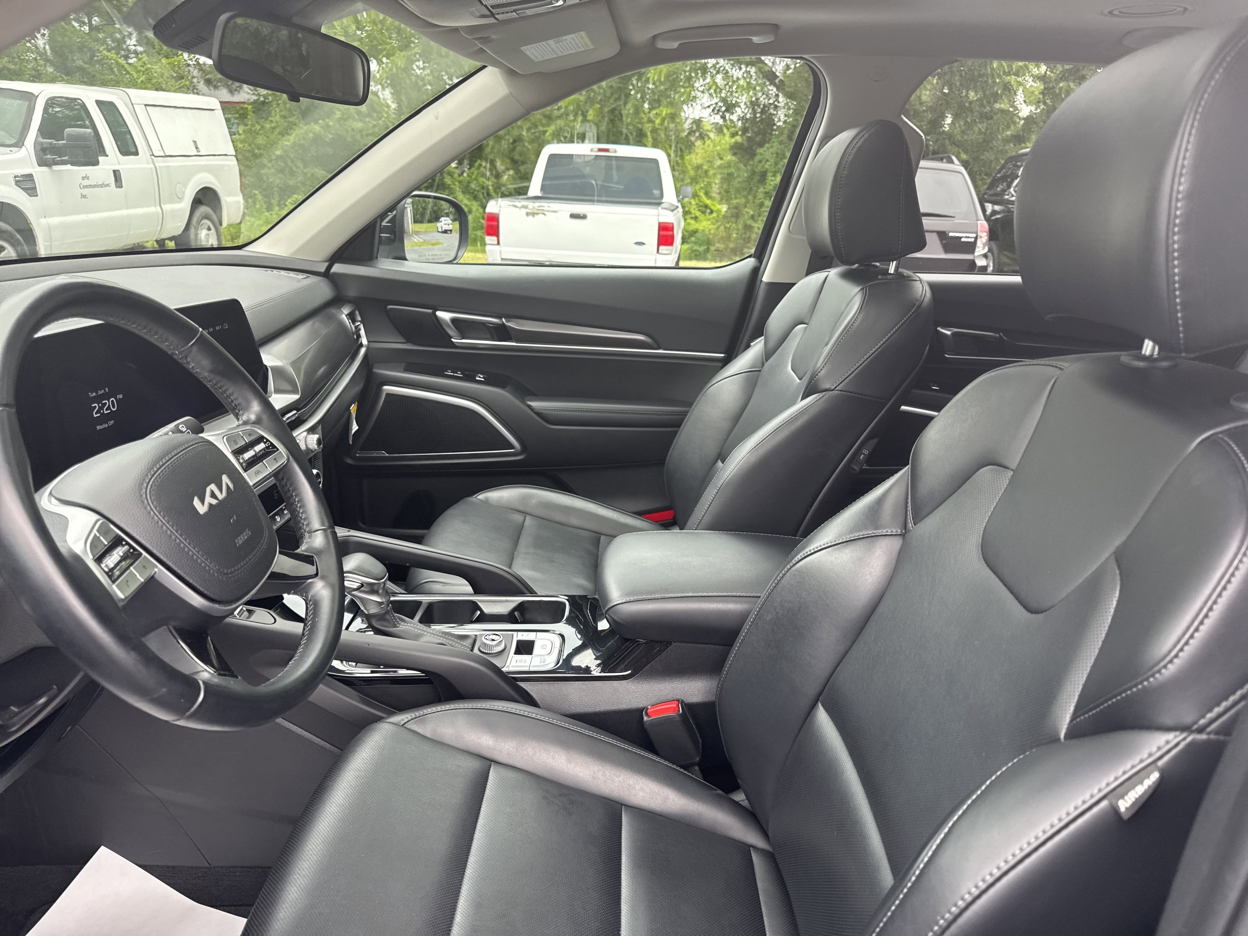 Used 2025 Ebony Black Kia S image 14