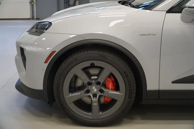 2026 Porsche Macan S - Photo 16