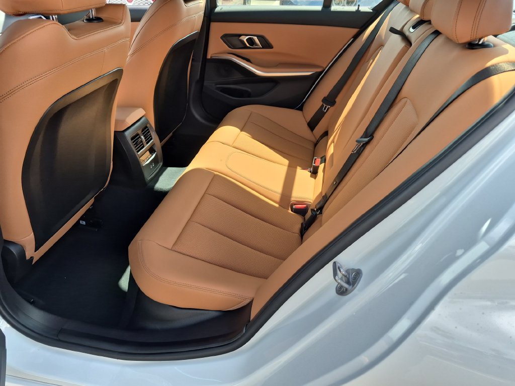 Used 2025 Alpine White BMW 330i image 33