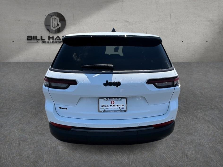 New 2026 Bright White Clear-Coat Exterior Paint Jeep Altitude image 6