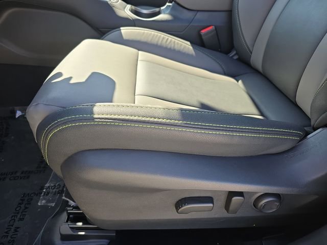Used 2025 Silver Subaru Onyx Edition image 32