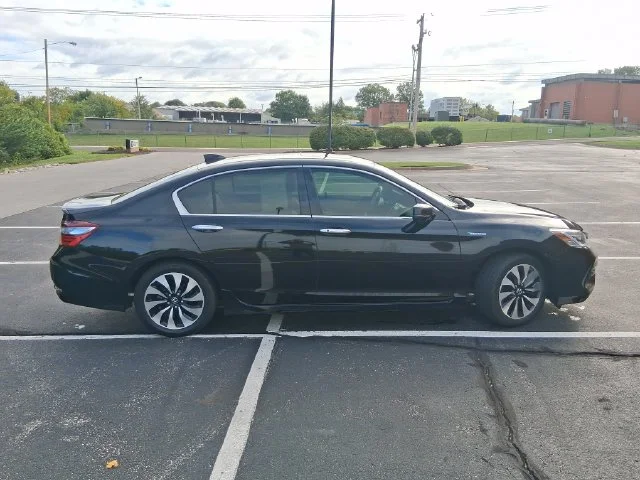 Used 2017  Honda Touring image 7