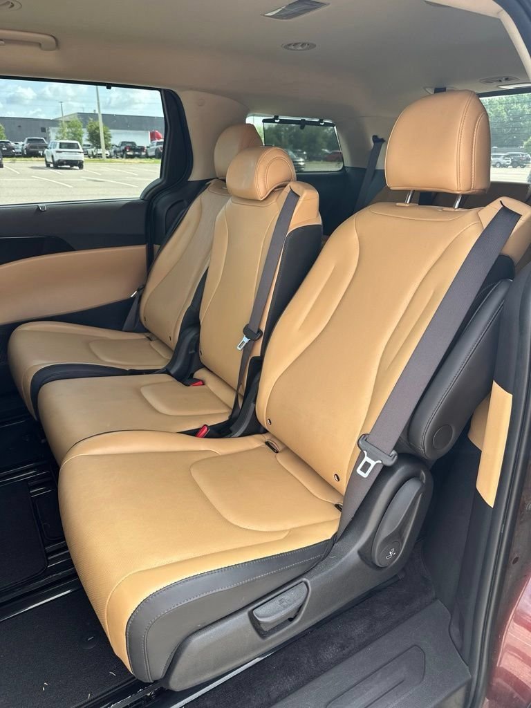 Used 2023 Red Kia EX image 17