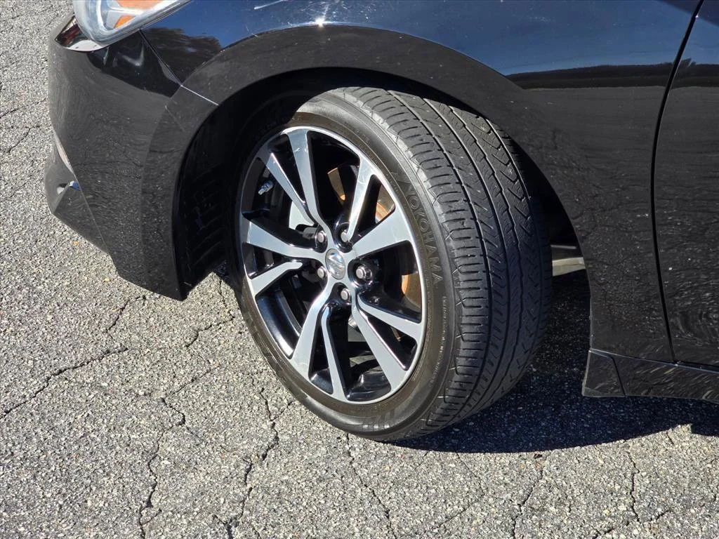 Used 2017 Black Nissan 3.5 SL image 27