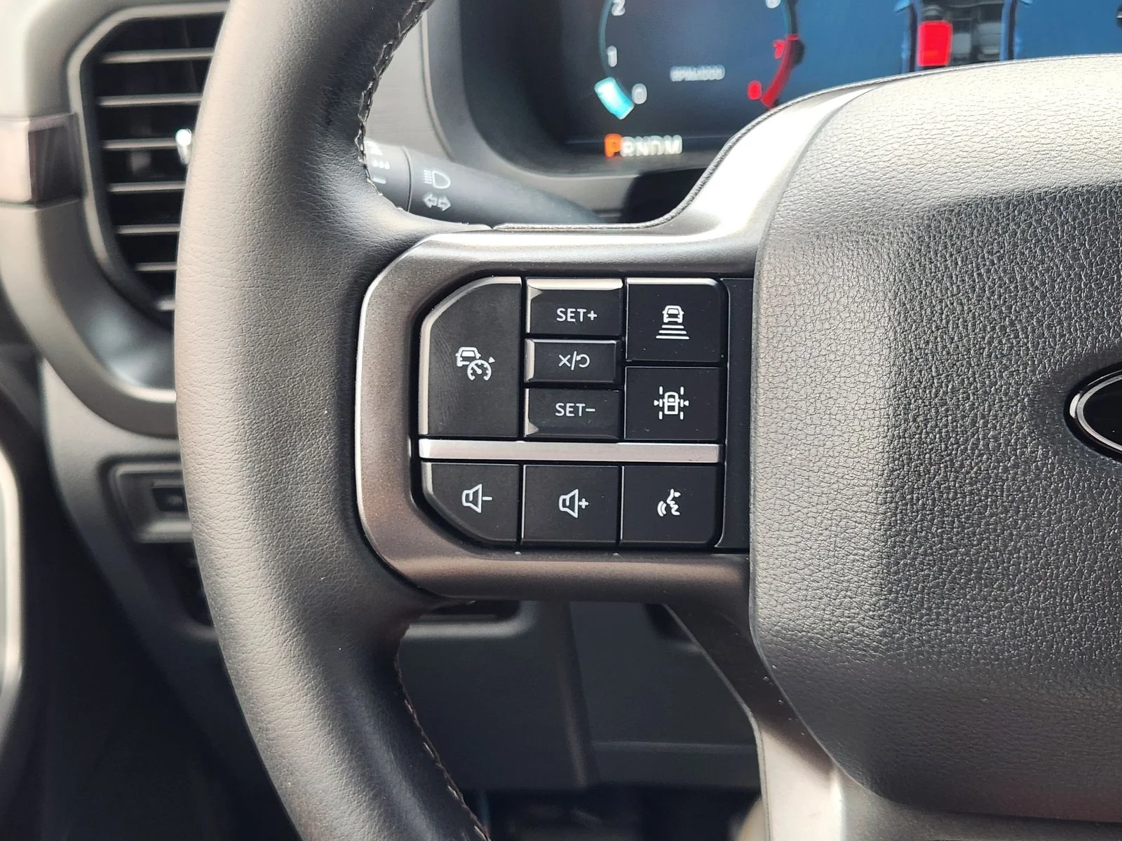 Used 2024 Silver Ford XLT image 28