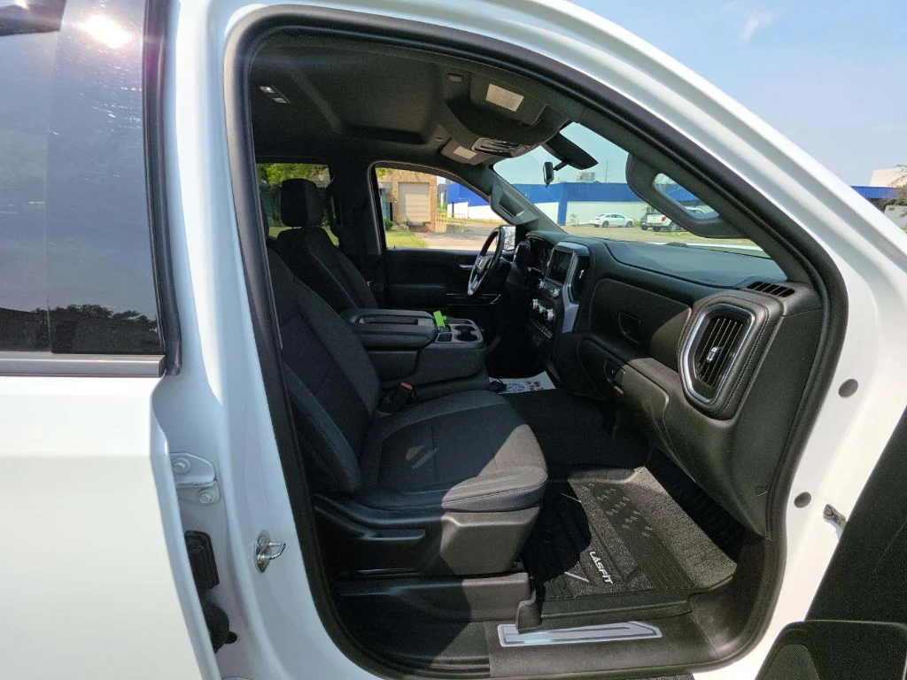 Used 2019 Summit White GMC Elevation image 8
