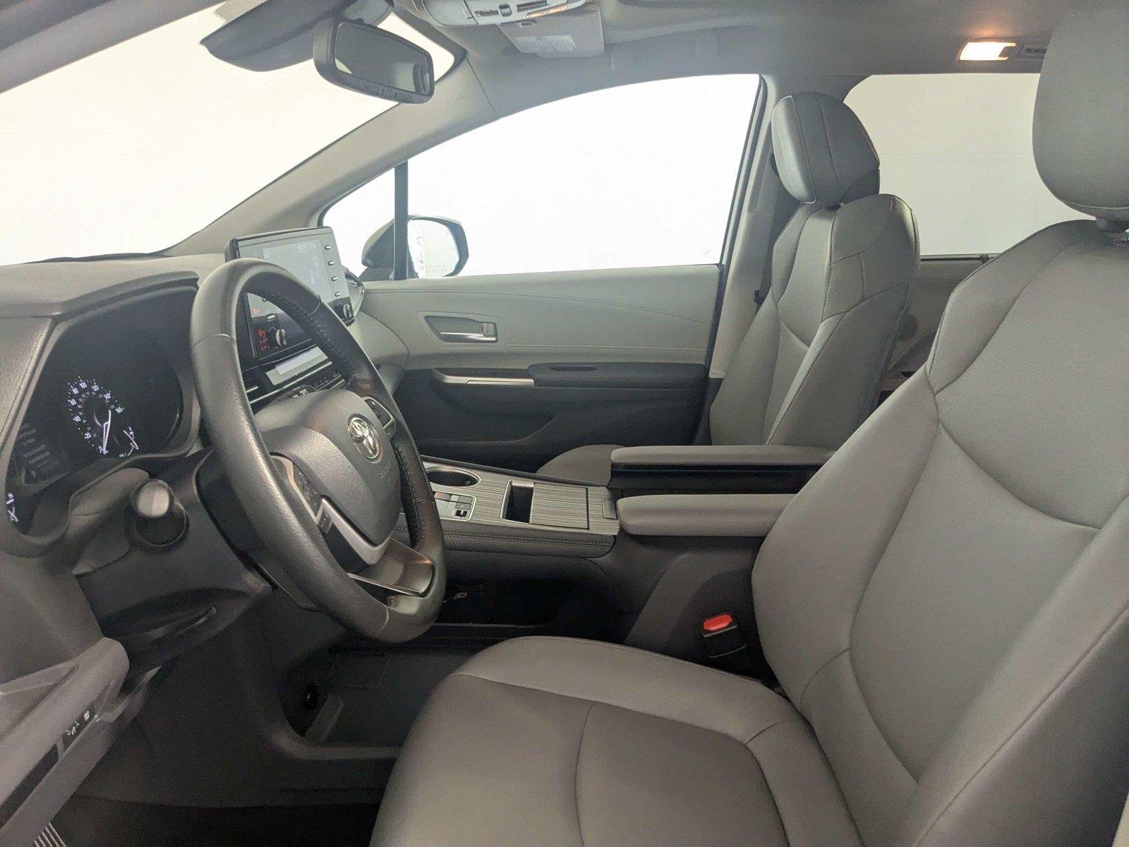 2024 Toyota Sienna XLE - Photo 12