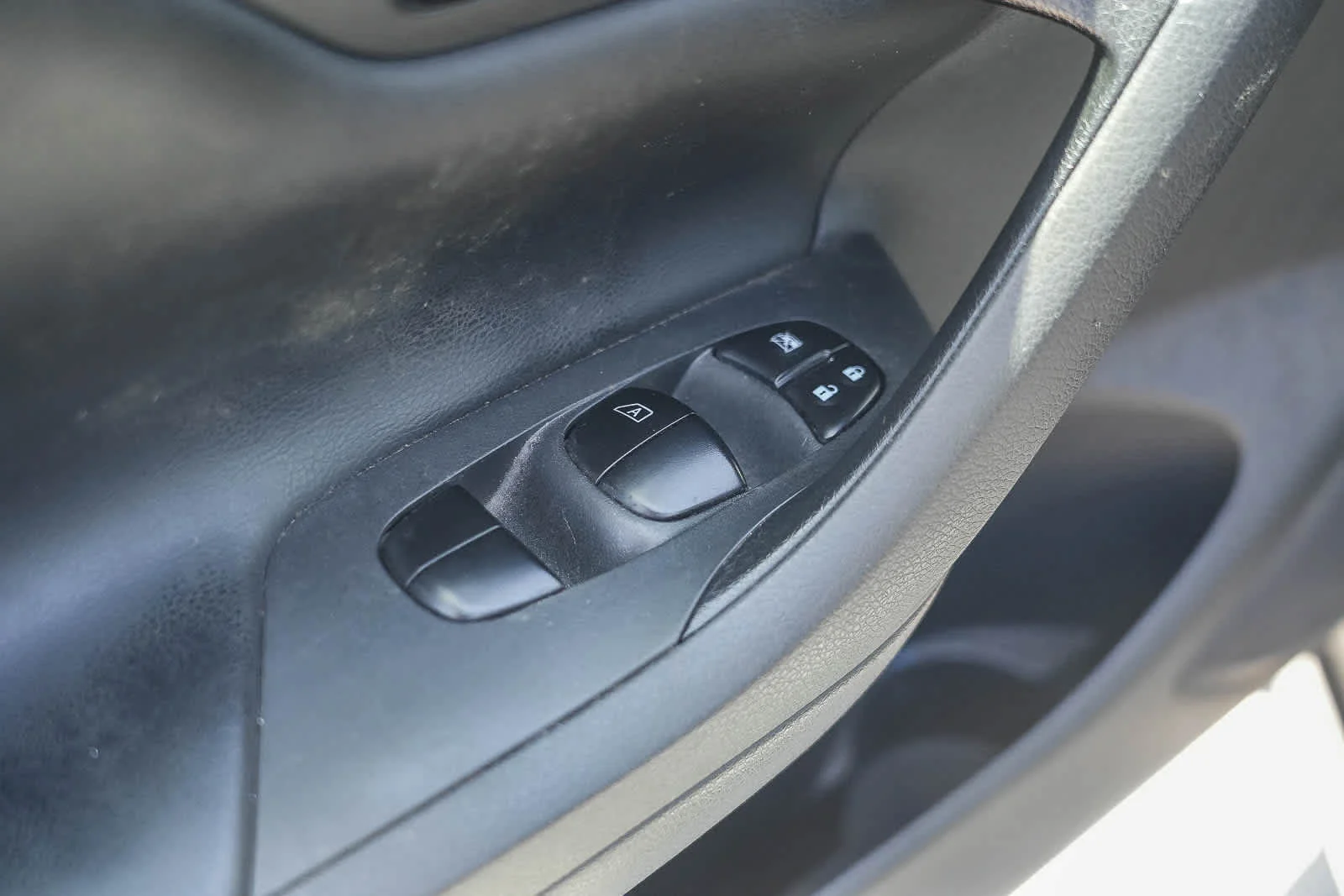 Used 2018 Gun Metallic Nissan 2.5 SV image 19
