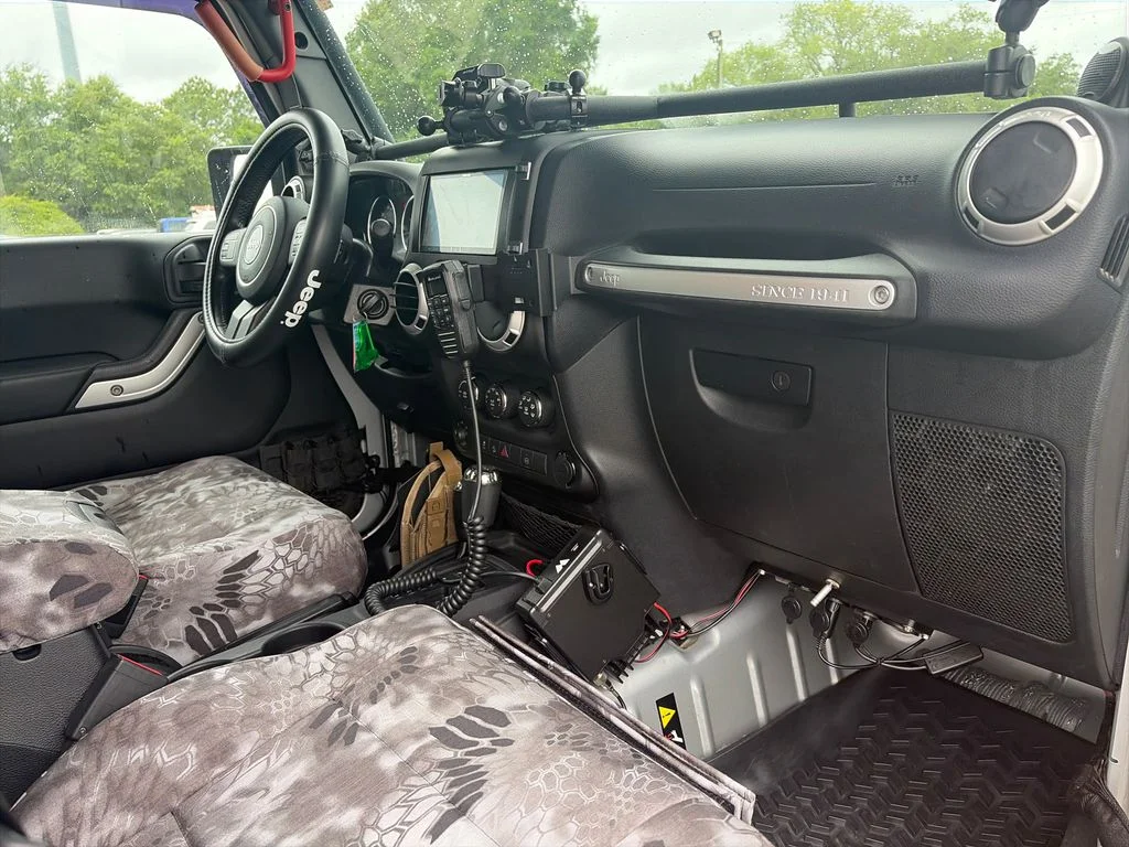 Used 2011 Silver Jeep Unlimited Rubicon image 37