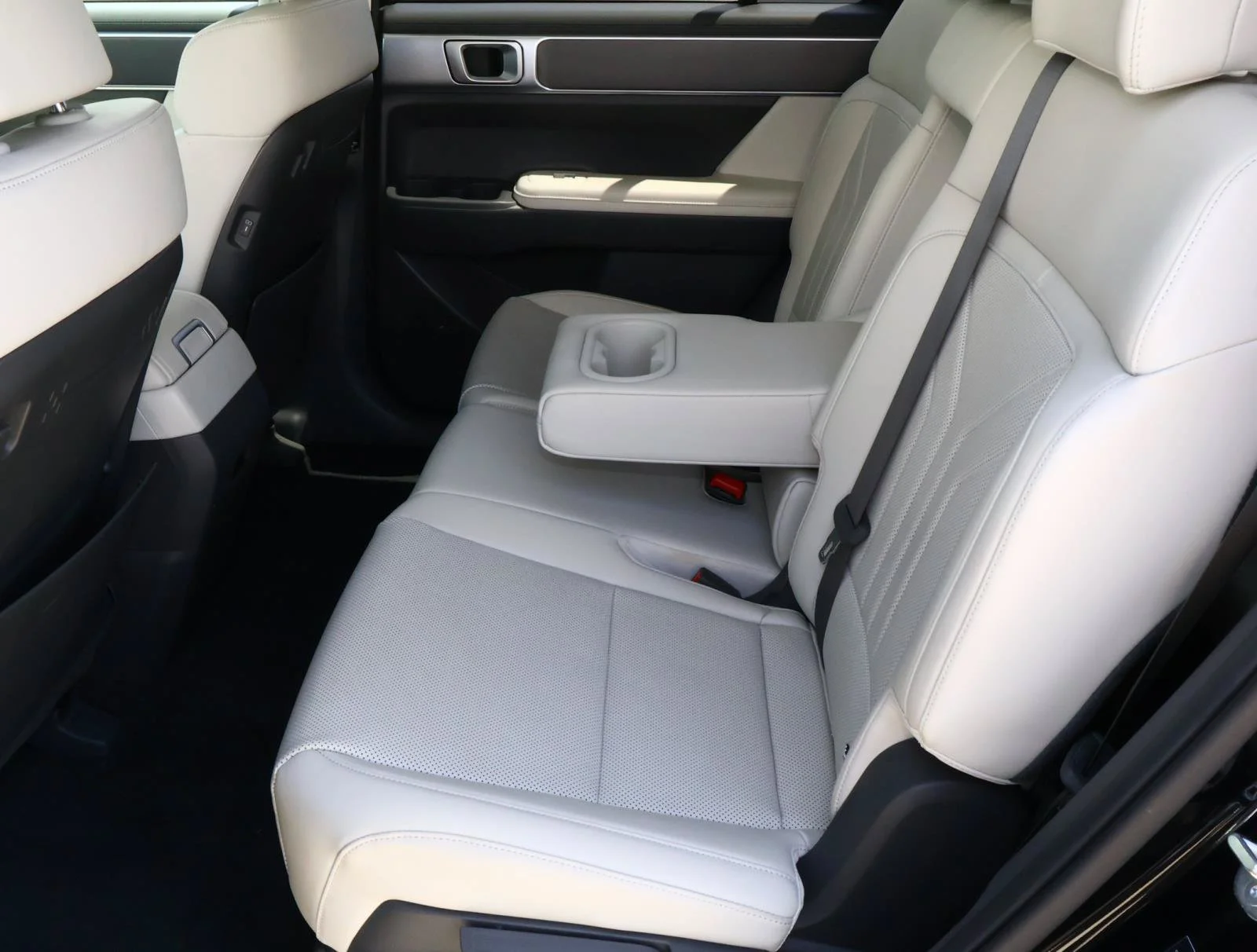 Used 2025 Phantom Black Hyundai SEL image 19
