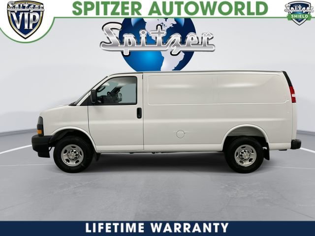 New 2026 Summit White Chevrolet WT image 6