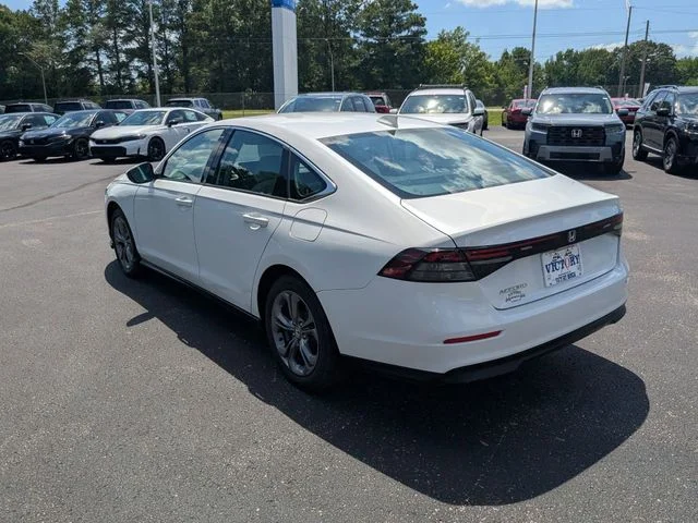 Used 2024 Platinum White Pearl Honda EX image 9