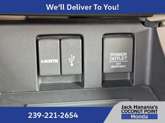 Used 2015 White Honda SE image 22