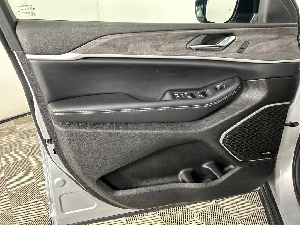 Used 2024 Silver Jeep 4xe image 11
