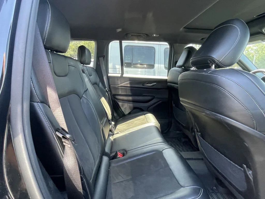 Used 2025 Black Jeep Altitude X image 21
