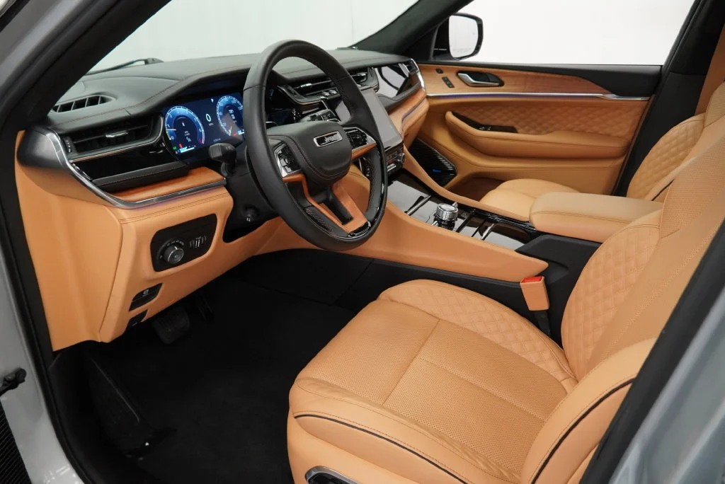 Used 2025 Silver Jeep Summit Reserve image 21
