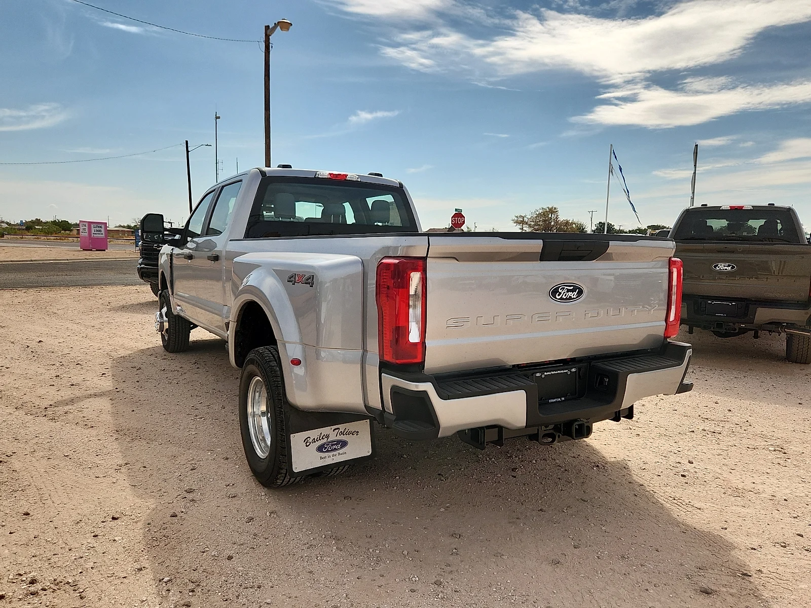 New 2027 Iconic Silver Metallic Ford XL image 5