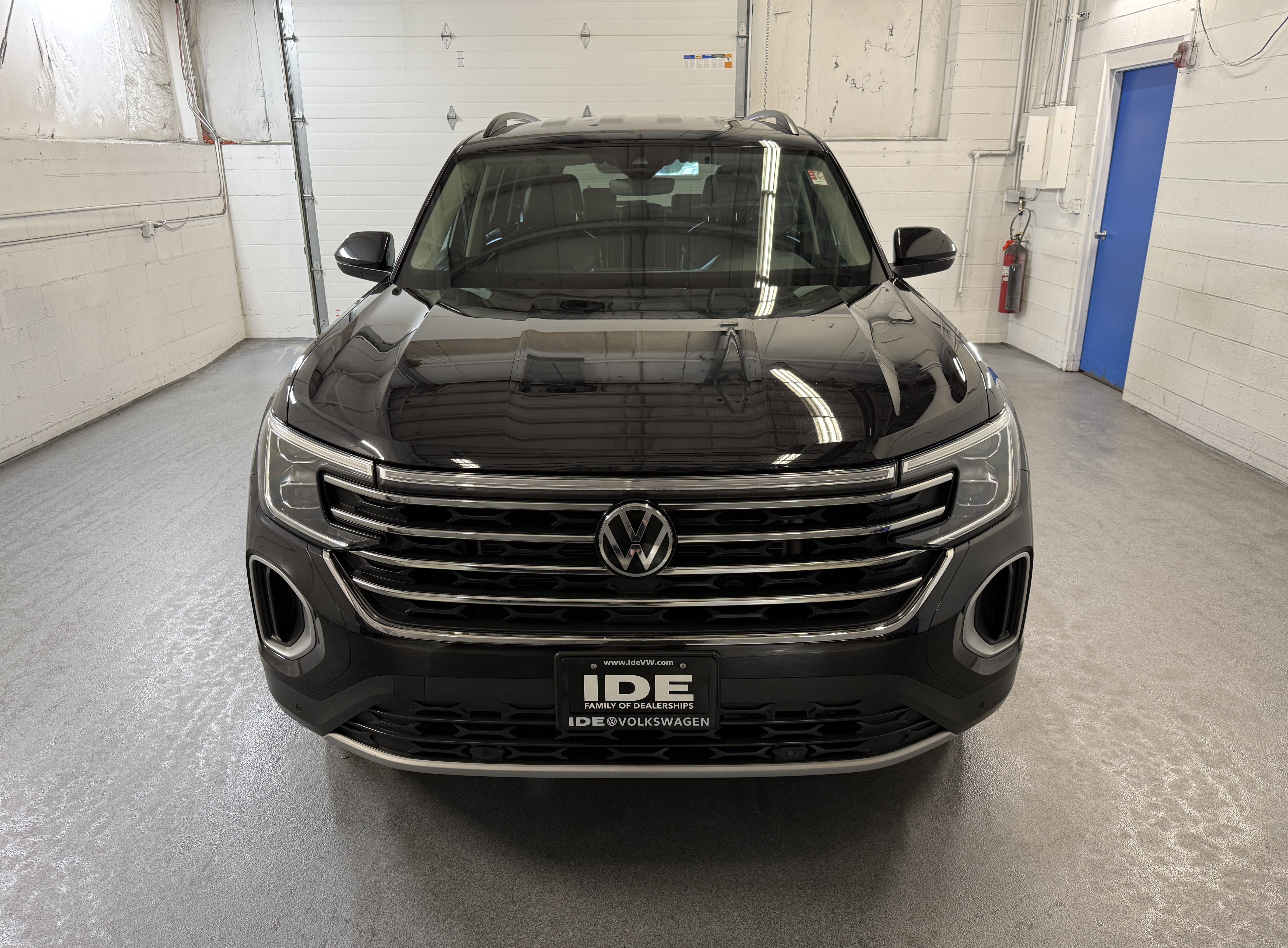 Used 2024 Deep Black Pearl Volkswagen 2.0T SE w/Technology image 3