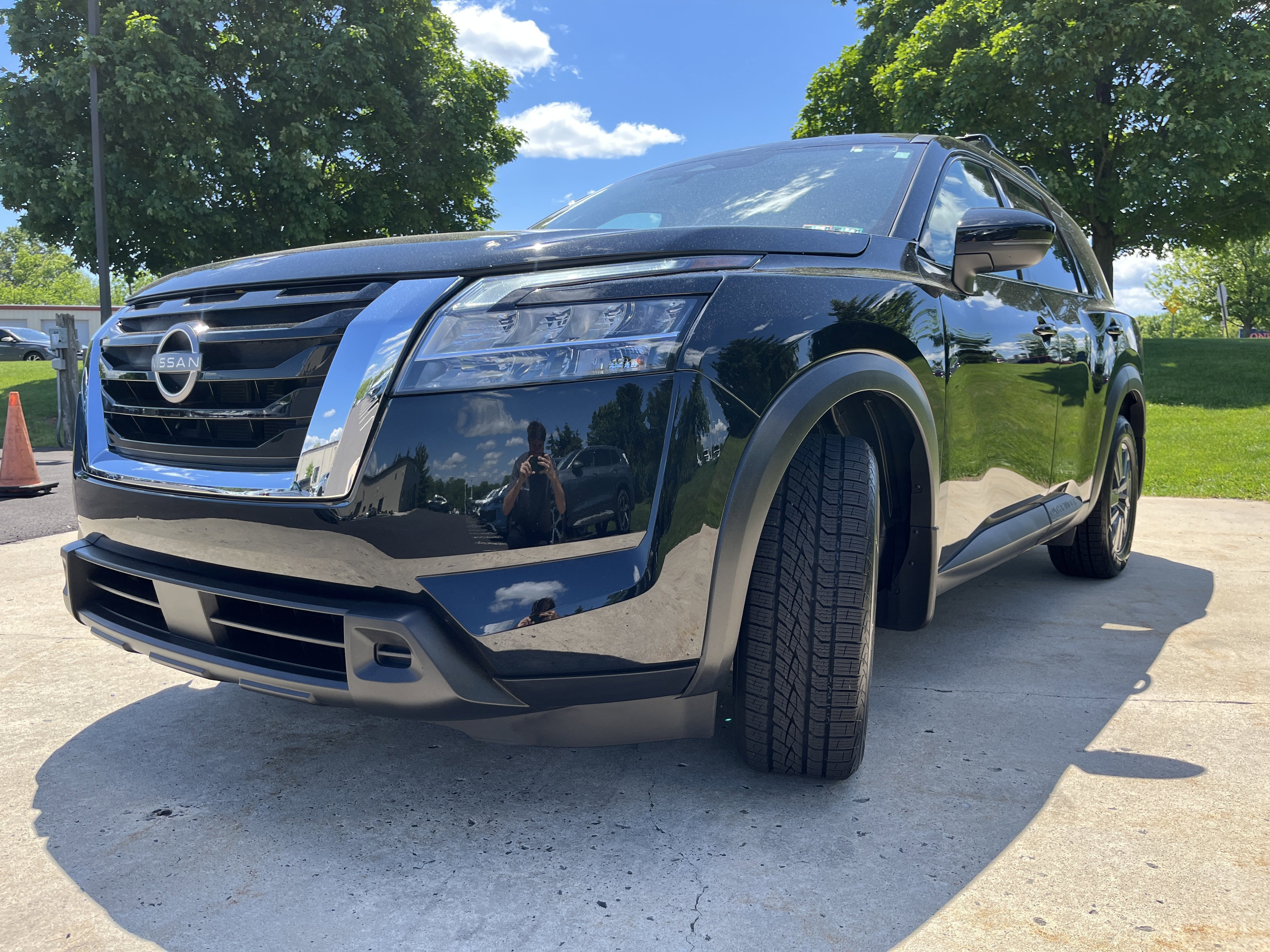 Used 2022 Super Black Nissan SV image 6
