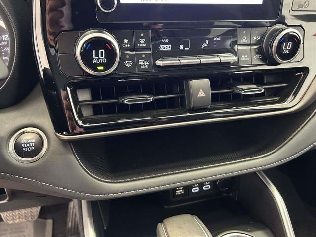 Certified Used 2025 WIND CHILL PEARL Toyota  image 23
