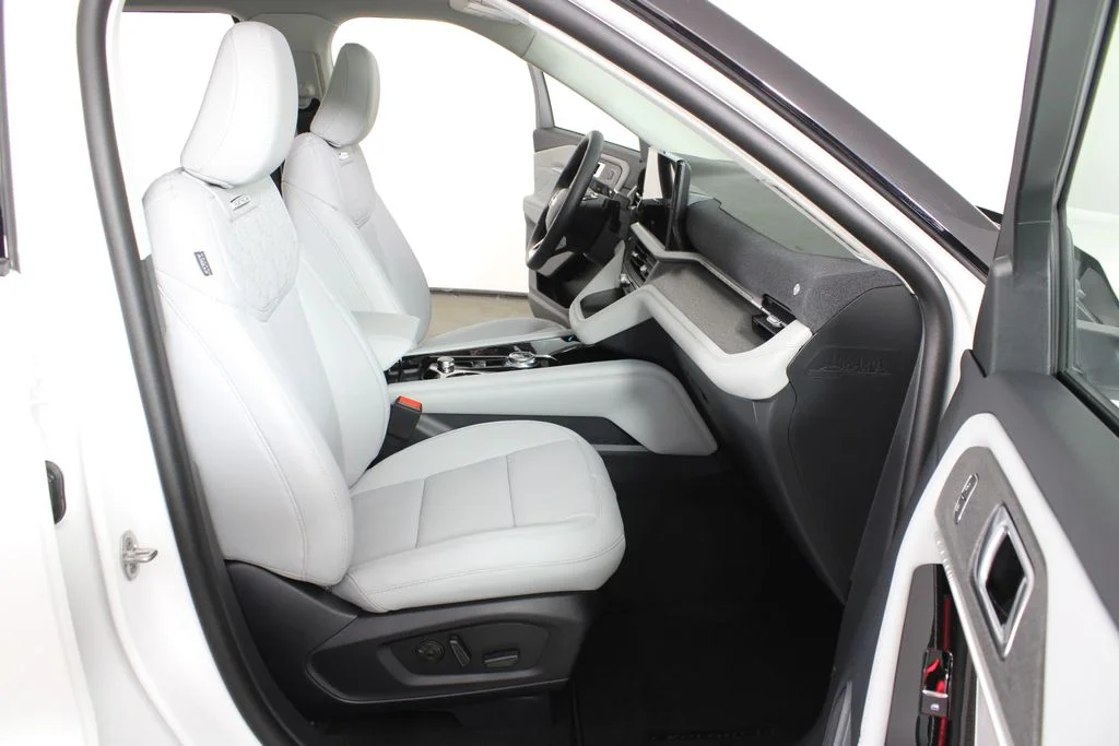 New 2026 White Ford Platinum image 18