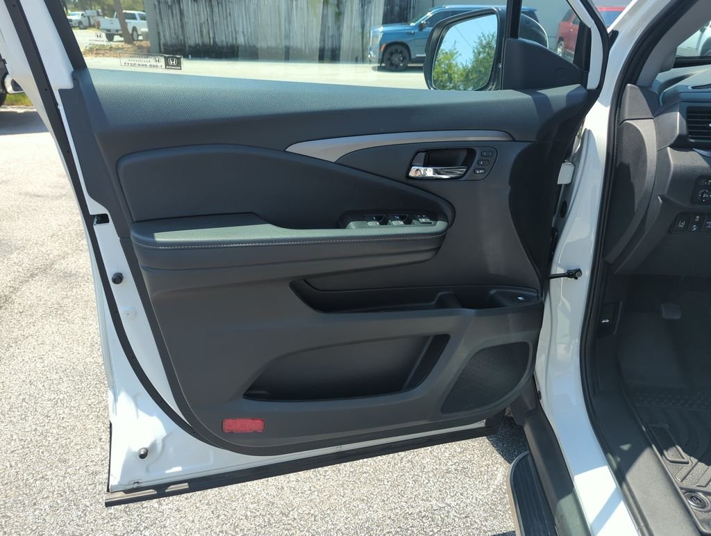 Used 2025  Honda RTL image 17