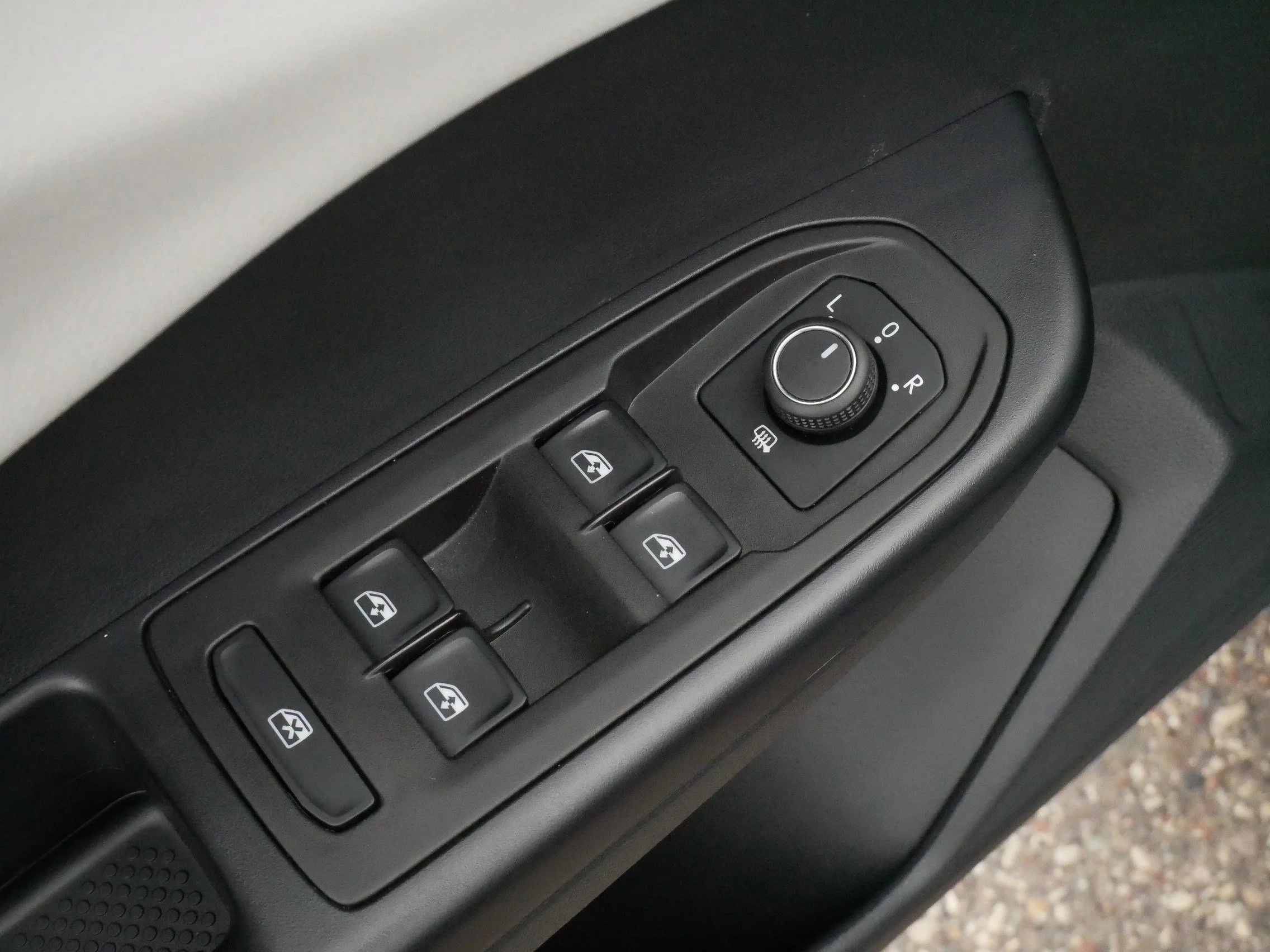 Used 2025 Platinum Gray Metallic Volkswagen S image 19
