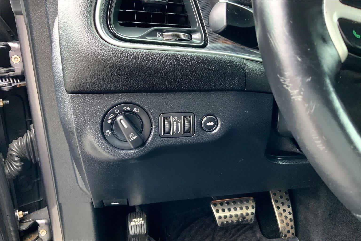 Used 2018 Granite Pearlcoat Dodge SXT Plus image 24