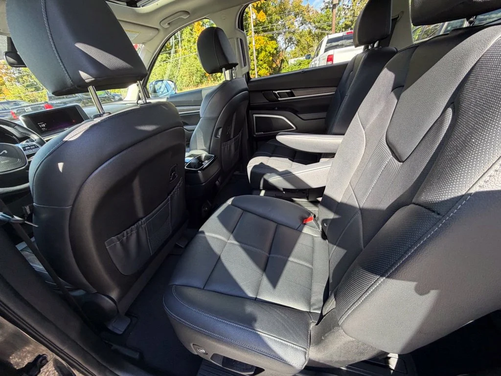 Used 2022 Black Kia EX image 45