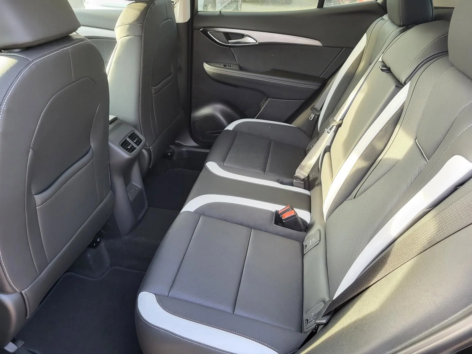 2026 Buick Envision Sport Touring - Photo 4