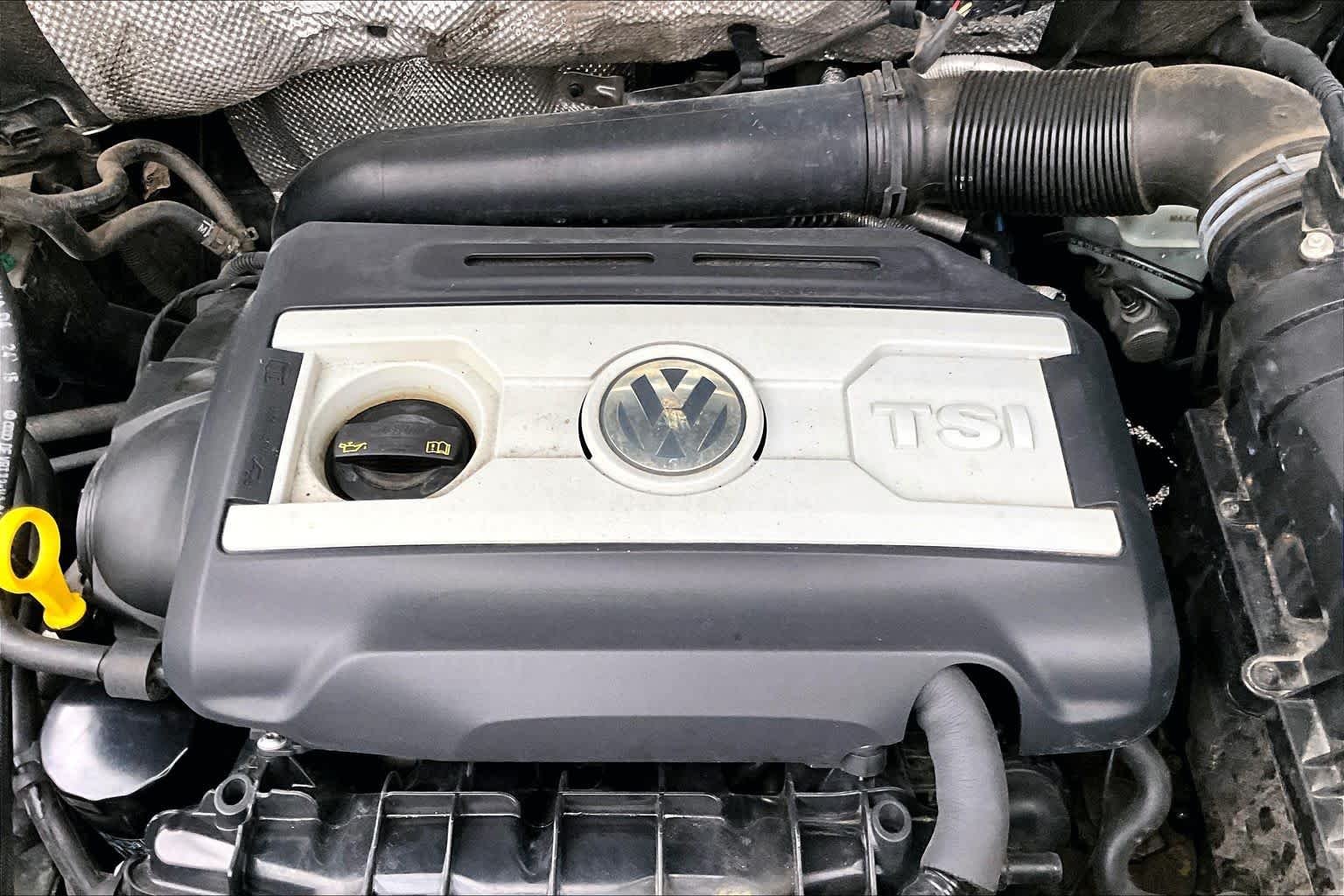 Used 2016 Deep Black Pearl Volkswagen SEL image 33