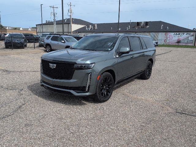 Used 2023 Green Cadillac Sport Platinum image 2