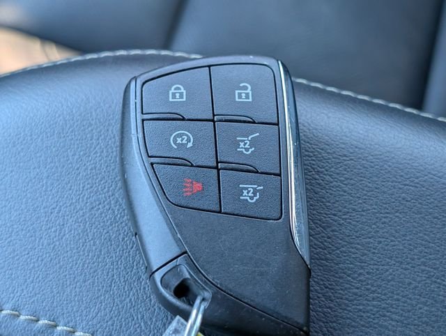 Used 2021 White GMC SLT image 34
