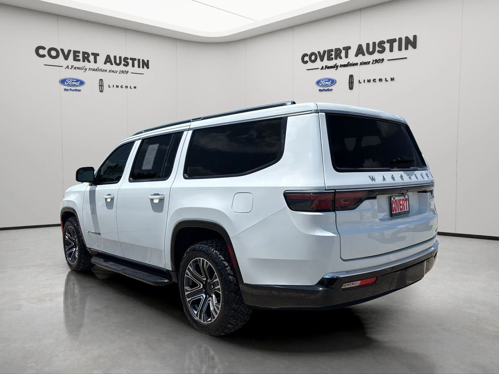Used 2024 White Jeep Series II image 3