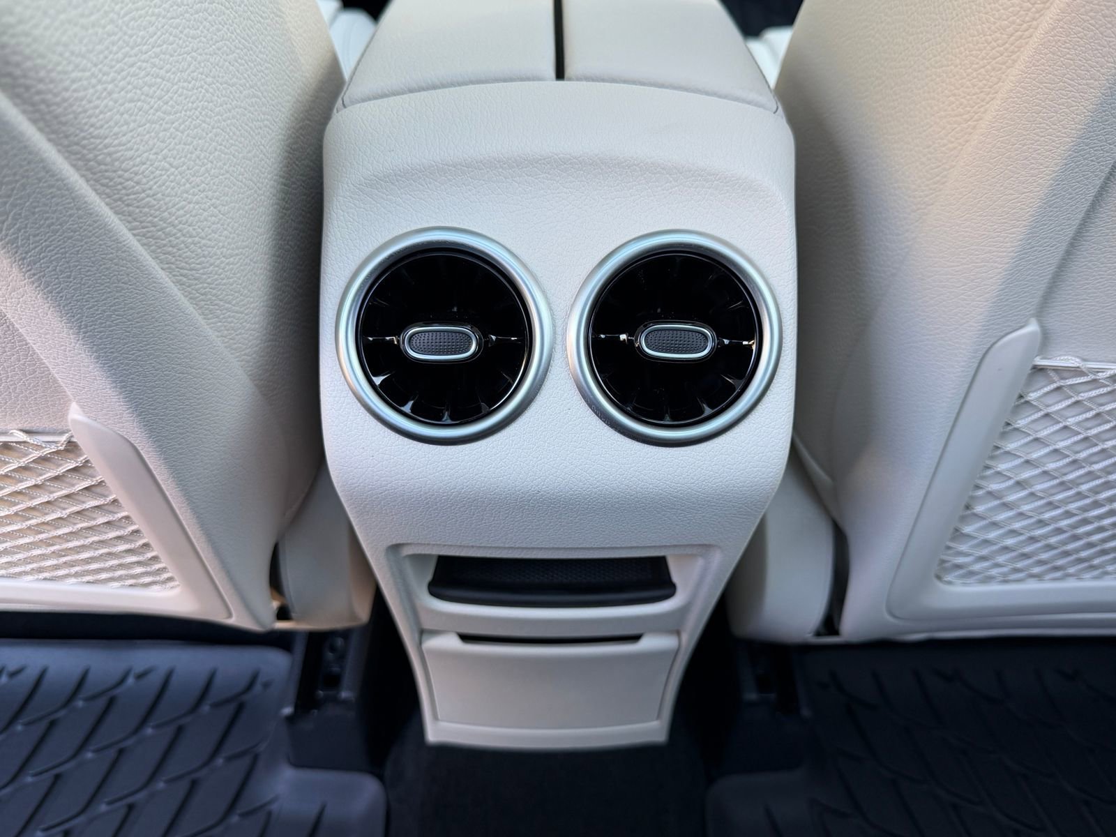 New 2026 Polar White Mercedes-Benz GLB 250 image 40