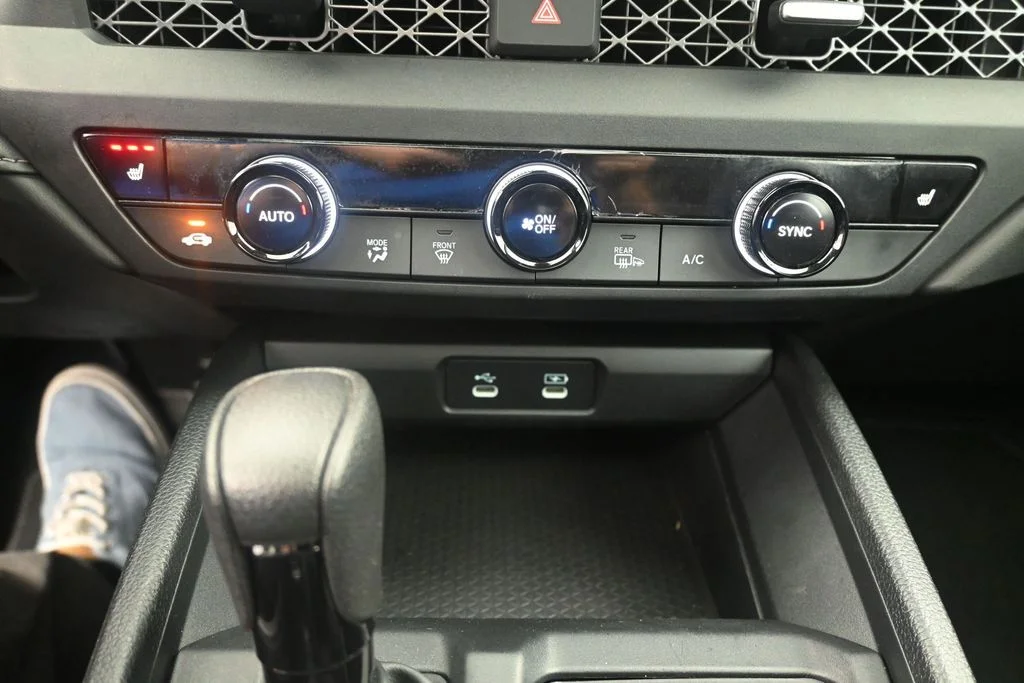 Used 2025  Honda SE image 26