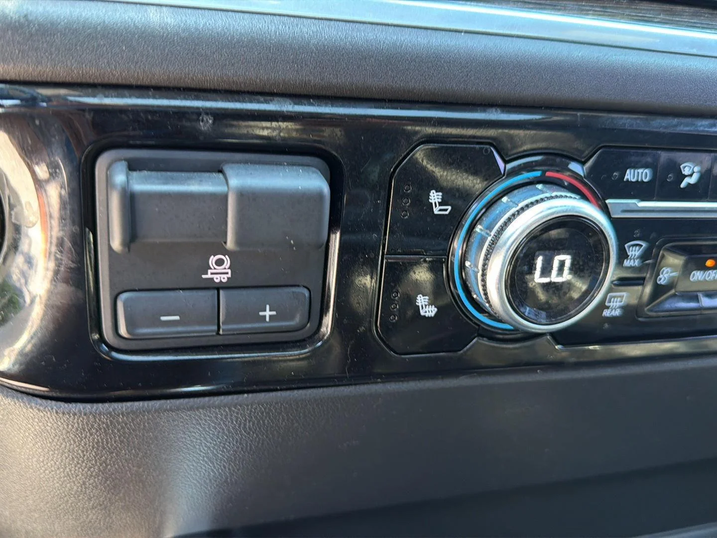 Used 2022 Quicksilver Metallic GMC Elevation image 27