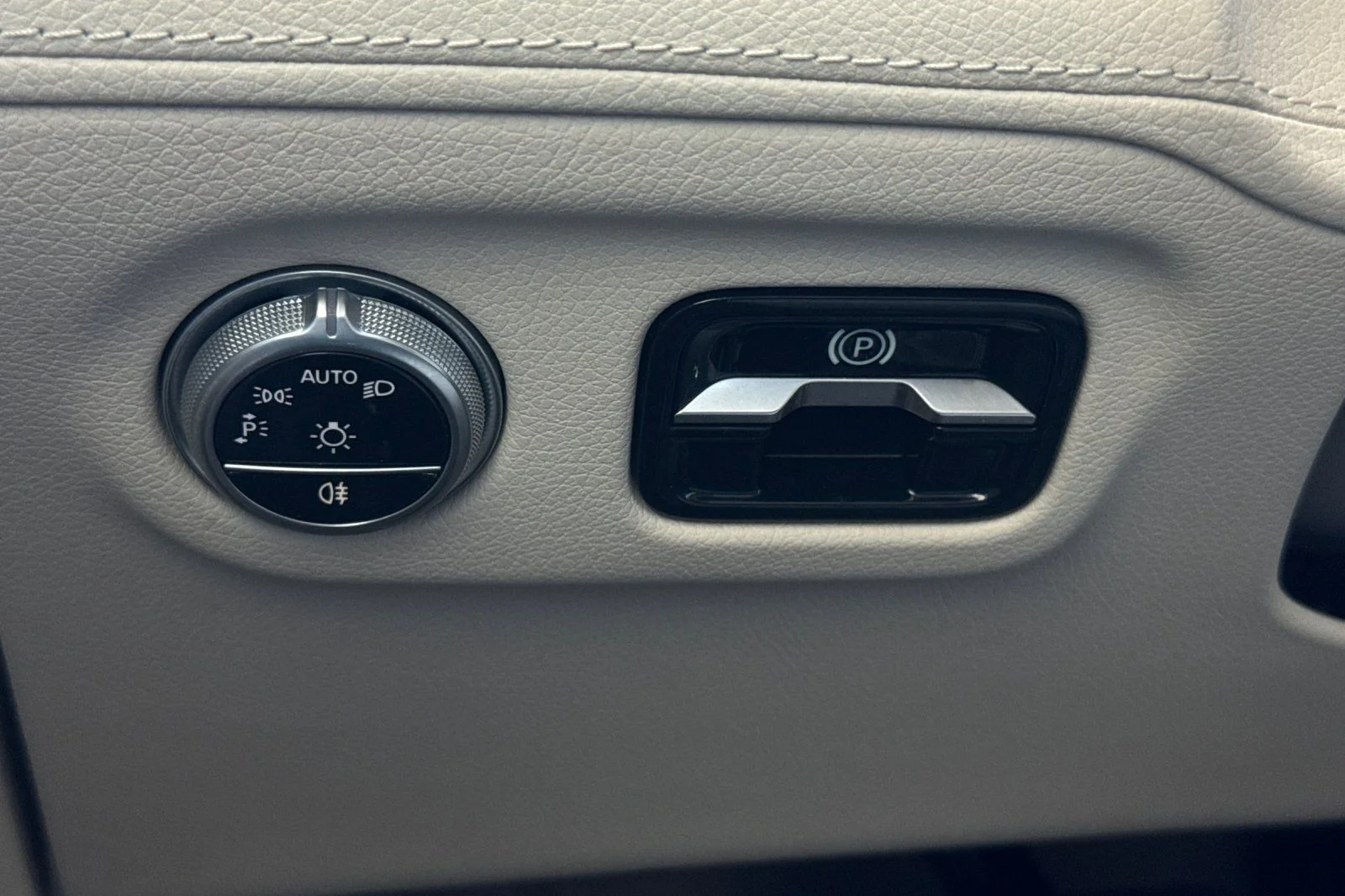 Certified Used 2022 Gray Mercedes-Benz 580 image 32