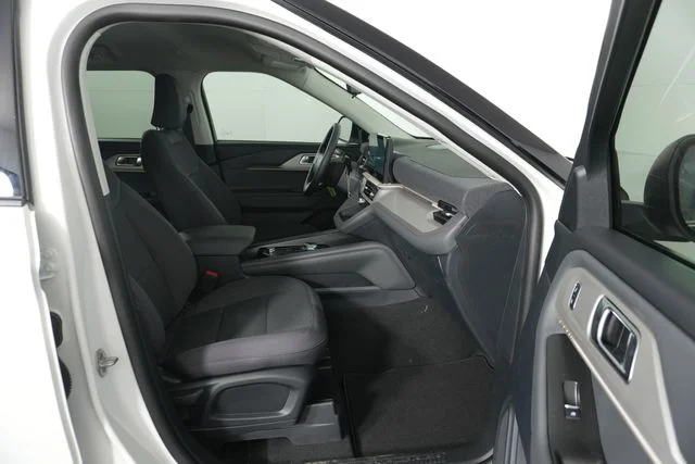 New 2026 Star White Metallic Tri-Coat Ford Active image 27