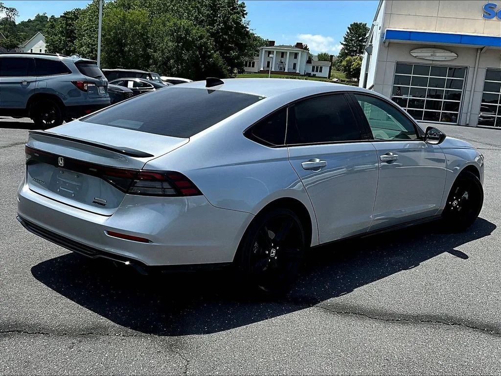 Used 2025 Solar Silver Metallic Honda Sport-L image 4