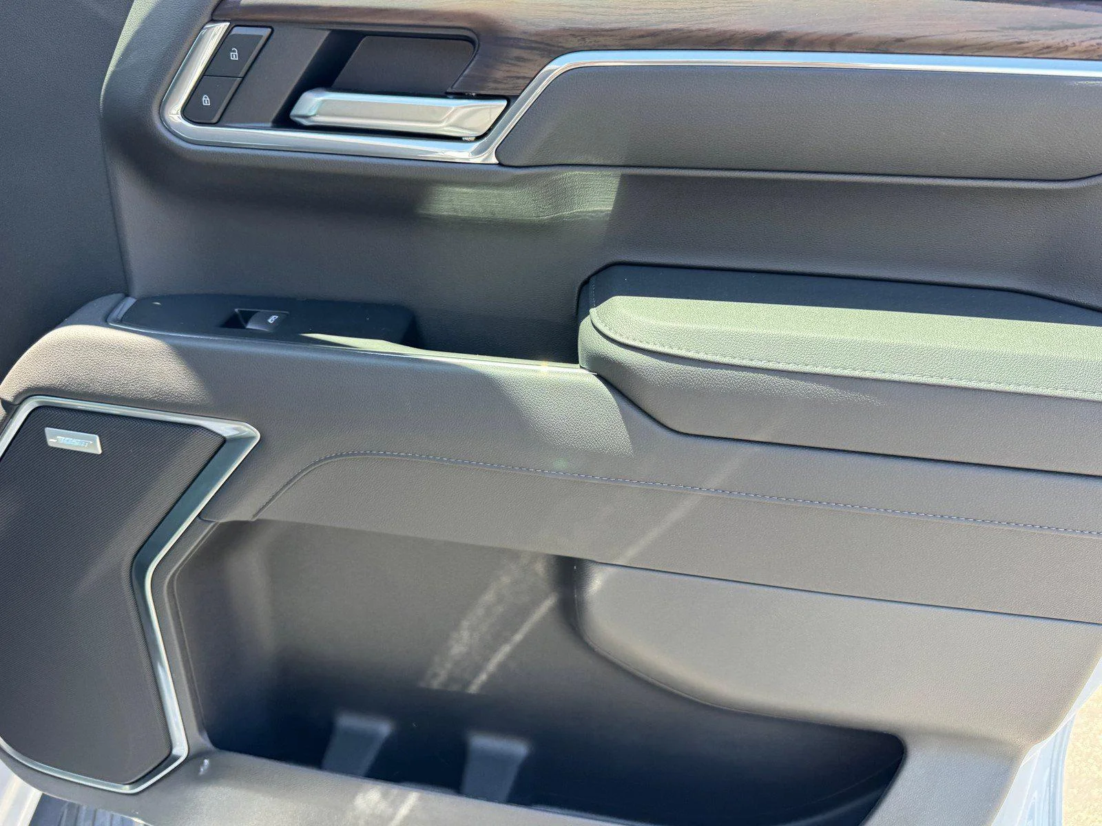 New 2026 Summit White GMC SLT image 9